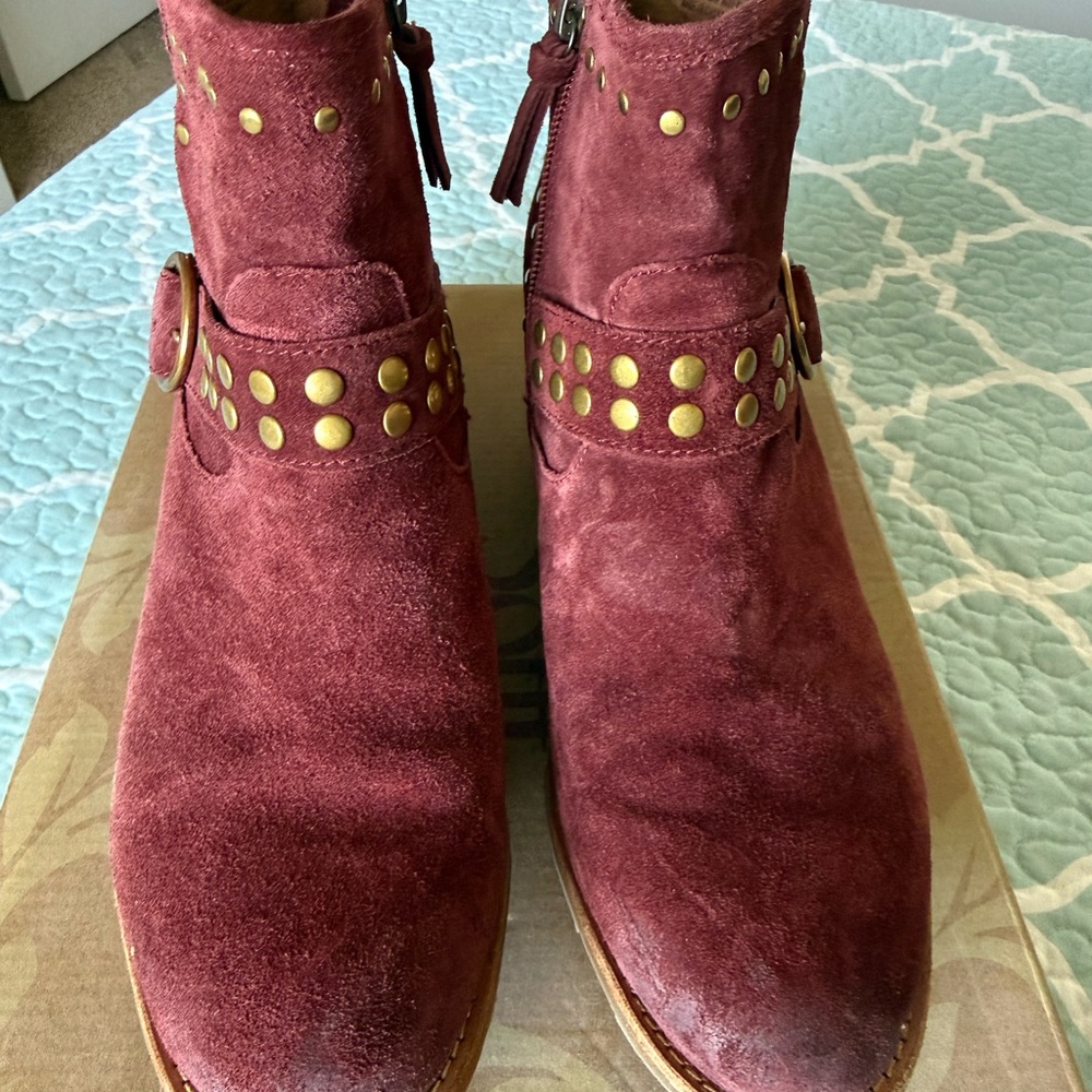 Sofft Allene ll Women’s 9.5 Red Suede Studs Ankle Strap Round Toe Classic Bootie